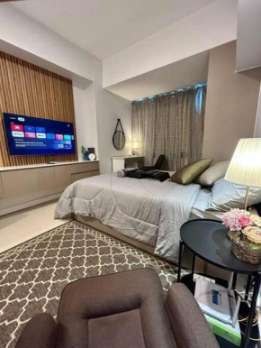38 Park Ave studio with gym, pool, fiber wifi